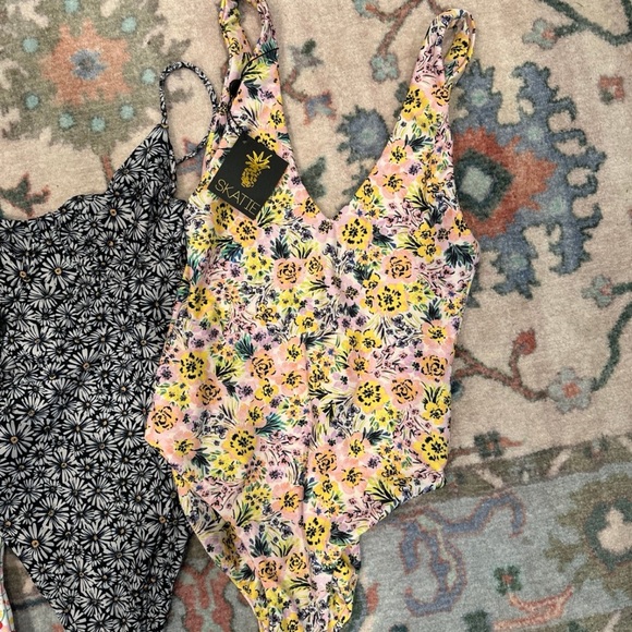 3 Skatie Swimsuits in The Amanda and The Rachel NWT size XS - Picture 3 of 3